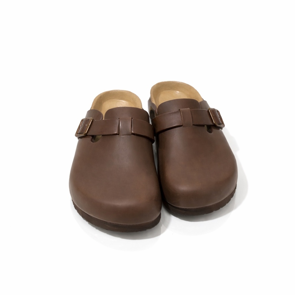 Tan colored shoes from the brand Cushionaire at size 9 for men.